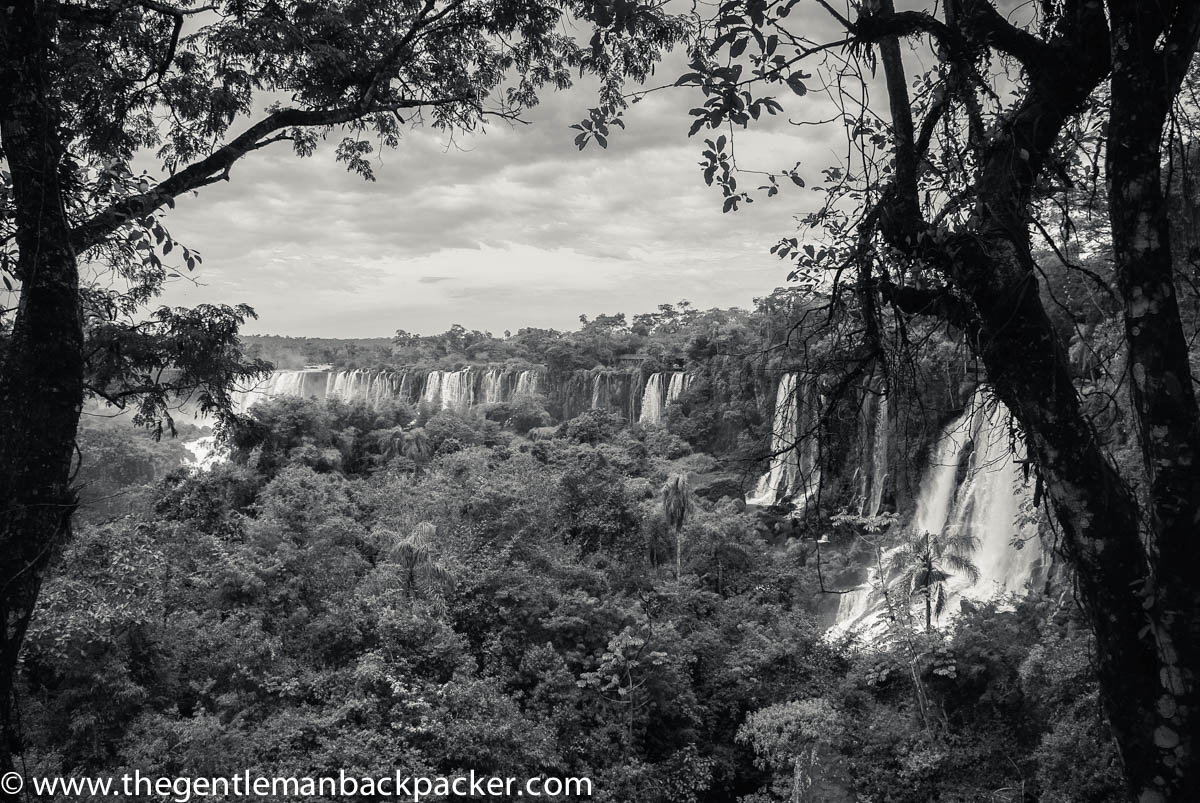 What sets Iguazu apart from Niagara and Victoria: the spectacular setting